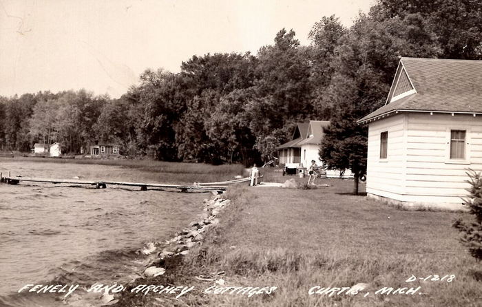 Curtis - Vintage Postcard